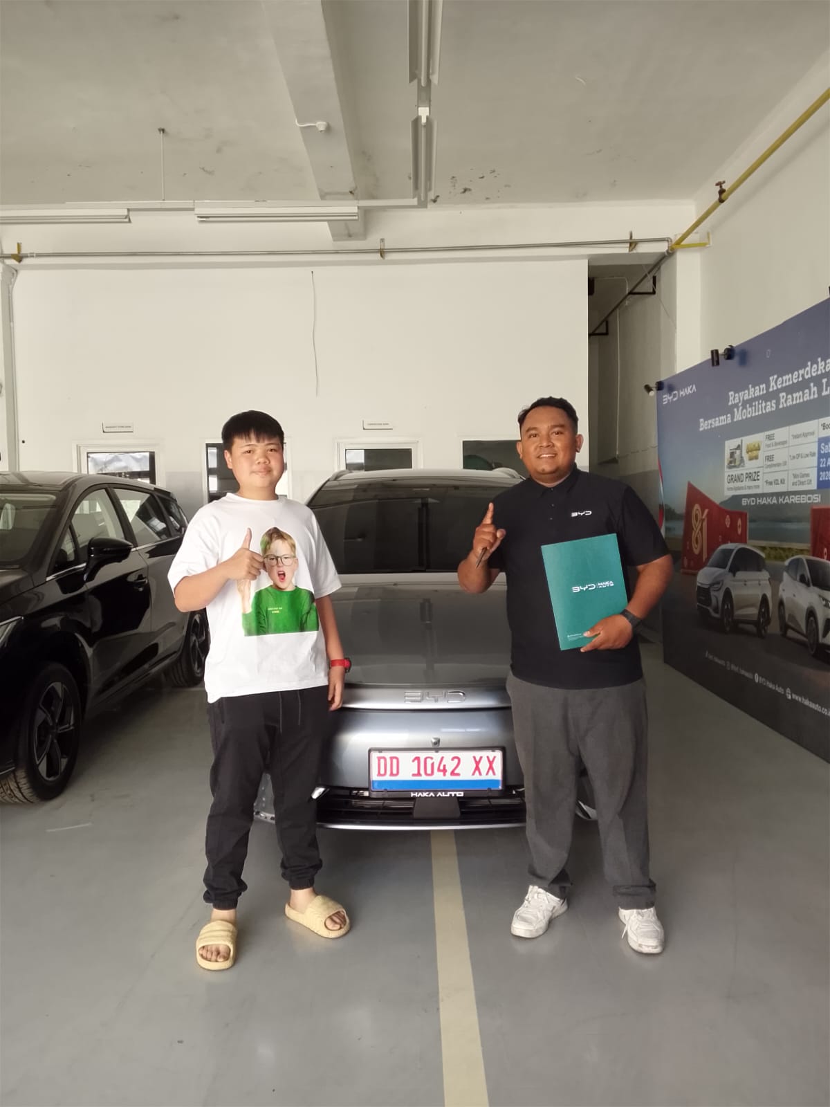 Keluarga Ce Sherly - BYD M6 Ev 7 Seater